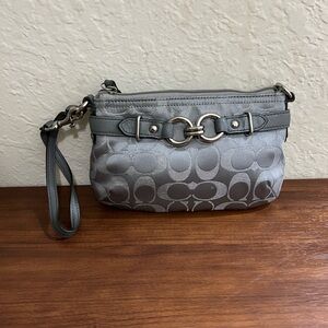 Coach Wristlet grey